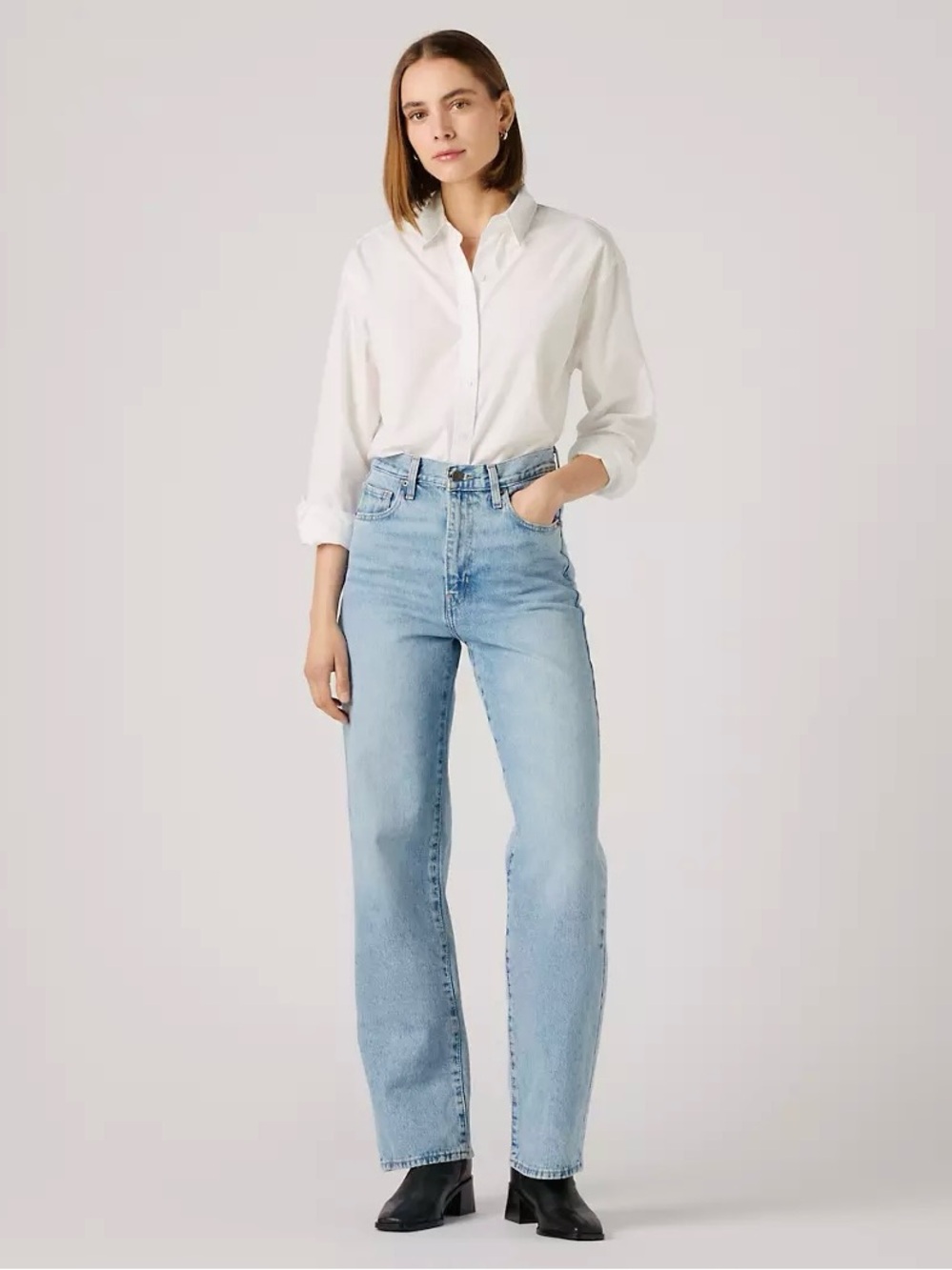 Levi’s High Waisted Straight Jeans
In Light Wash Denim 26